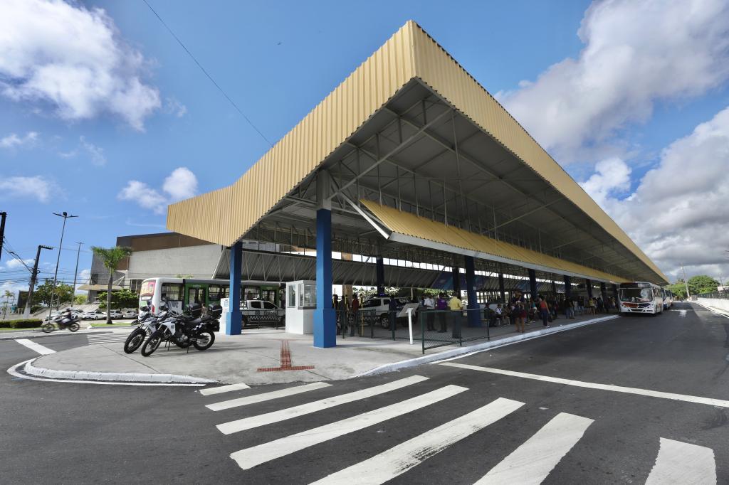Prefeitura entrega à população obra de revitalização do Terminal DIA - SMTT Aracaju